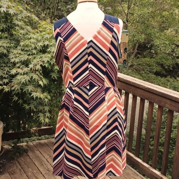 En Focus Studio  Bold Striped Dress - Picture 5 of 10